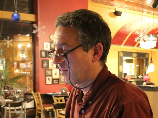 Essential Insights for Social Workers on Internet Safety and Deception Methods