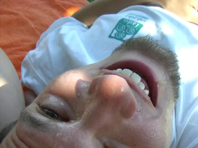 10 Indicators of Excessive Negativity in Your Social Circle: Recognizing and Coping with Them