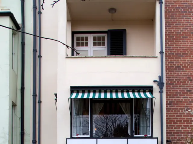 Crafting Eternal Charm: Minimalist Elegance through Glazed Pottery Artistry