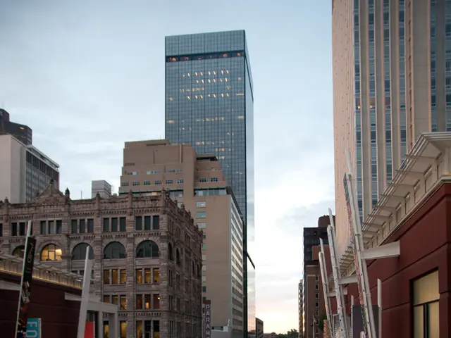 Life Reduction: A Single Man's Quest for Minimalism in the Heart of New York City's Skyscrapers