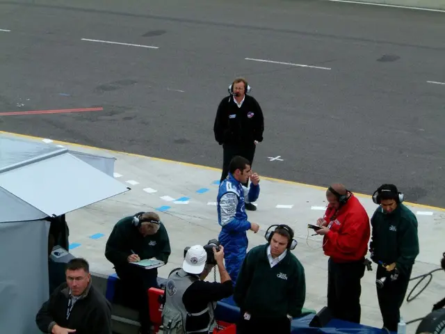 Fostering Interactive Learning with Literature Circles in Educational Settings